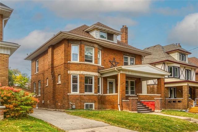 100 Balsam Avenue S, House detached with 6 bedrooms, 4 bathrooms and 3 parking in Hamilton ON | Image 1