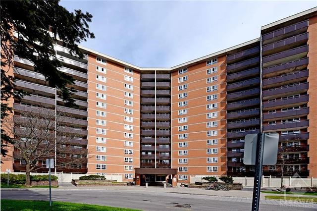 315 - 2020 Jasmine Crescent, Condo with 3 bedrooms, 2 bathrooms and 1 parking in Ottawa ON | Image 1