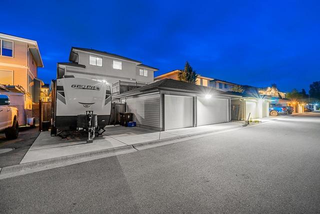 27146 35a Avenue, House detached with 6 bedrooms, 4 bathrooms and 5 parking in Langley BC | Image 26