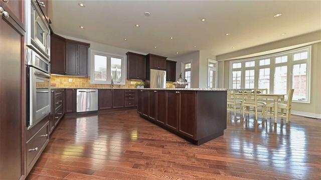 679 Valley Vista Dr, House detached with 4 bedrooms, 4 bathrooms and 4 parking in Vaughan ON | Image 2