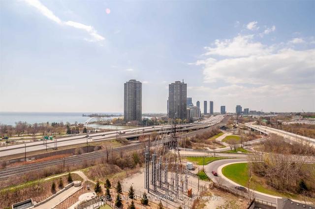 1110 - 105 The Queensway Ave, Condo with 2 bedrooms, 2 bathrooms and 1 parking in Toronto ON | Image 2