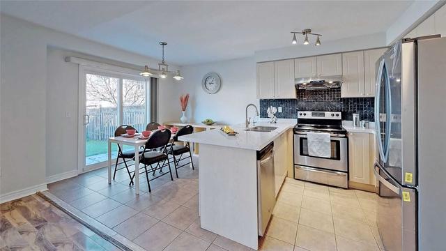 23 Cornerstone Rd, House attached with 3 bedrooms, 4 bathrooms and 2 parking in Markham ON | Image 4