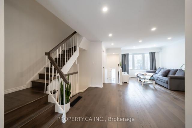 61 Maple Branch Path, Townhouse with 3 bedrooms, 3 bathrooms and 2 parking in Toronto ON | Image 2