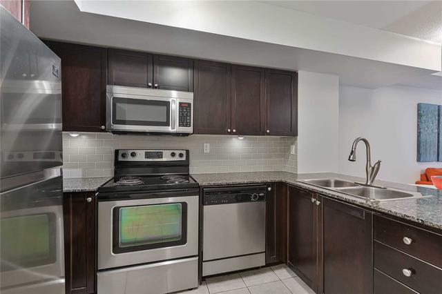102 - 30 Elsie Lane, Townhouse with 3 bedrooms, 2 bathrooms and 1 parking in Toronto ON | Image 6