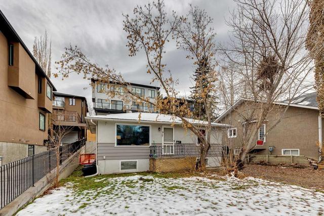 107 38 Avenue Sw, House detached with 2 bedrooms, 1 bathrooms and 1 parking in Calgary AB | Image 3