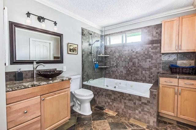 8011 Huntington Street Ne, House detached with 4 bedrooms, 2 bathrooms and 2 parking in Calgary AB | Image 15