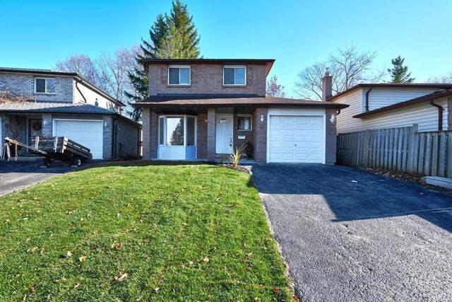 13 Wilson Crt E, House detached with 3 bedrooms, 2 bathrooms and 5 parking in Barrie ON | Image 1