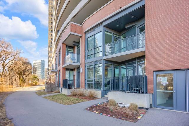 th04 - 2212 Lake Shore Blvd W, Townhouse with 2 bedrooms, 3 bathrooms and 1 parking in Toronto ON | Image 1