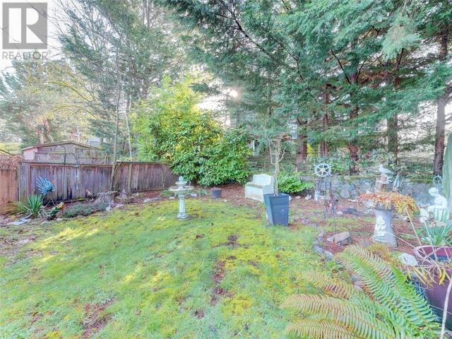 563 Phelps Ave, House detached with 5 bedrooms, 2 bathrooms and 4 parking in Langford BC | Image 22