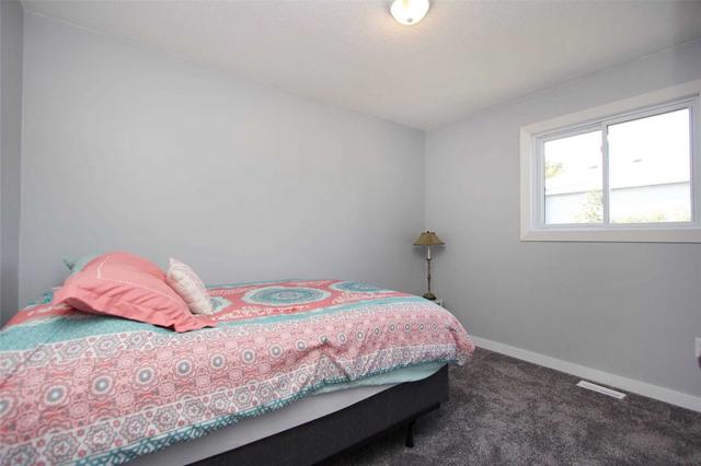 131 Sagebrush St, House attached with 3 bedrooms, 2 bathrooms and 5 parking in Oshawa ON | Image 9