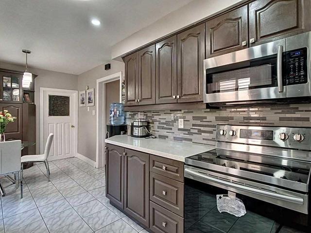 4 Raine Crt, House detached with 3 bedrooms, 3 bathrooms and 5 parking in Brampton ON | Image 5