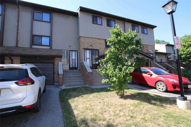 45 Carleton Pl, Townhouse with 3 bedrooms, 2 bathrooms and 2 parking in Brampton ON | Image 1
