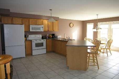 81 Stephanie Lane, House detached with 4 bedrooms, 3 bathrooms and 2 parking in Barrie ON | Image 3