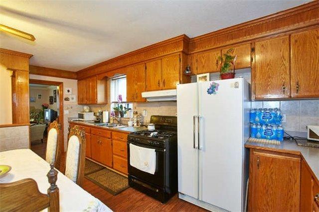190 Calvington Dr, House detached with 4 bedrooms, 2 bathrooms and 5 parking in Toronto ON | Image 7