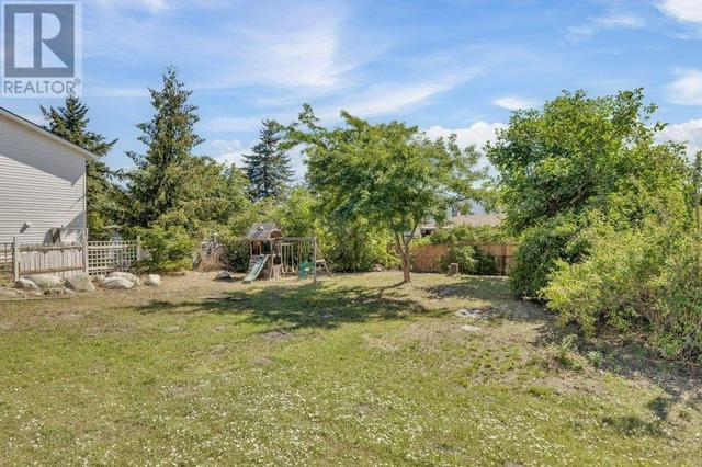 4863 Princeton Avenue, House detached with 4 bedrooms, 2 bathrooms and 4 parking in Peachland BC | Image 5