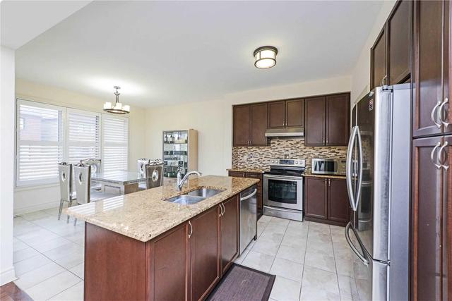 8 Bassett Cres, House detached with 4 bedrooms, 4 bathrooms and 2 parking in Brampton ON | Image 6