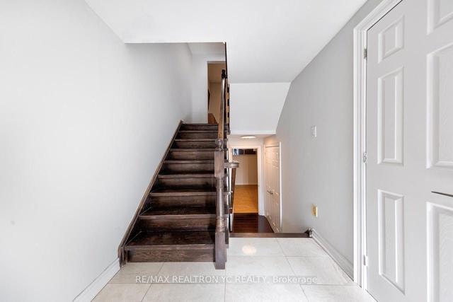 68 Paul Markway, Townhouse with 3 bedrooms, 2 bathrooms and 2 parking in Toronto ON | Image 8