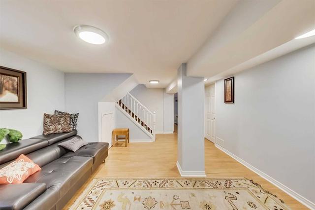133 Mavety St, House detached with 6 bedrooms, 3 bathrooms and 1 parking in Toronto ON | Image 19