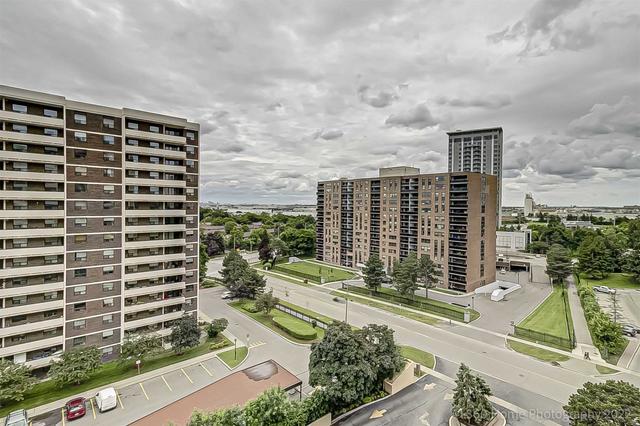 1002 - 5 Lisa St, Condo with 3 bedrooms, 2 bathrooms and 1 parking in Brampton ON | Image 10
