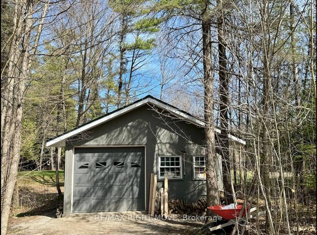 2381 Portage Rd, House detached with 2 bedrooms, 2 bathrooms and 8 parking in Kawartha Lakes ON | Image 21