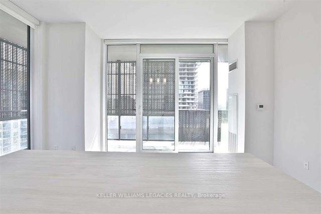 1611 - 8 Eglinton Ave E, Condo with 2 bedrooms, 2 bathrooms and 1 parking in Toronto ON | Image 2
