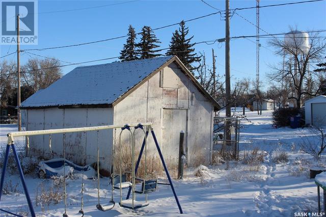 304 3rd Avenue, House detached with 3 bedrooms, 2 bathrooms and null parking in Eston SK | Image 7