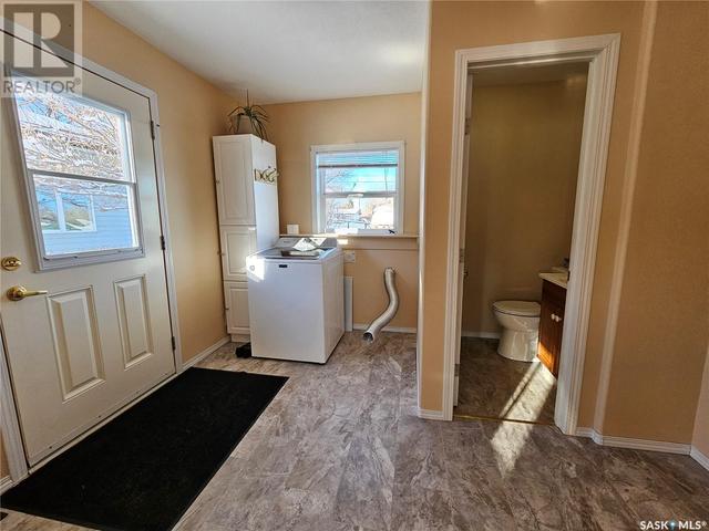 124 3rd Street E, House detached with 2 bedrooms, 2 bathrooms and null parking in Ponteix SK | Image 17