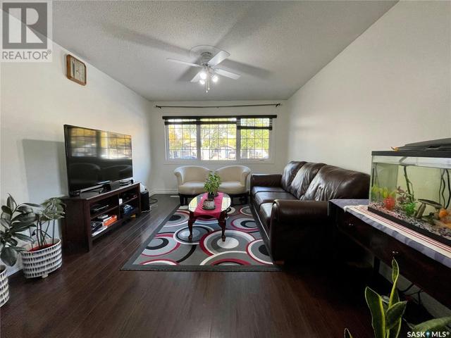 218 Upland Drive, House detached with 3 bedrooms, 2 bathrooms and null parking in Regina SK | Image 2
