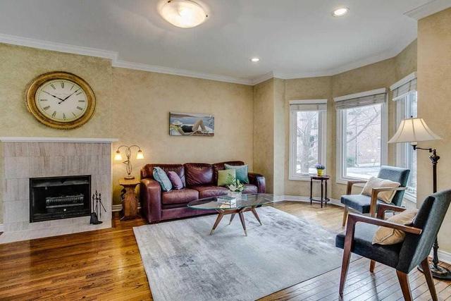 104 Sussex Ave, House semidetached with 3 bedrooms, 4 bathrooms and 1 parking in Toronto ON | Image 4