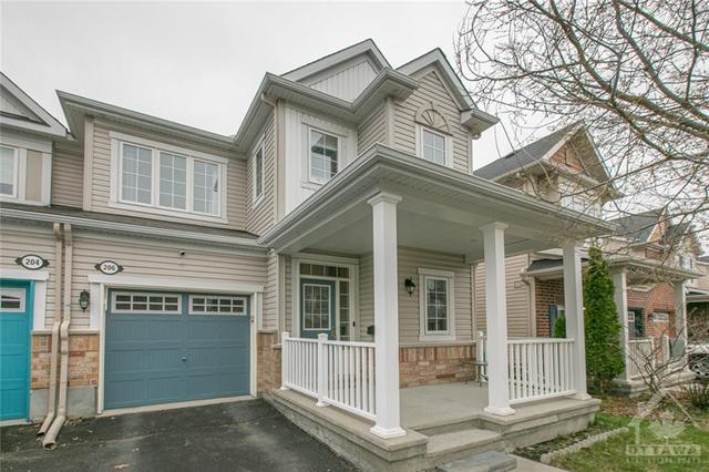 206 Aquilo Crescent, Townhouse with 3 bedrooms, 3 bathrooms and 2 parking in Ottawa ON | Image 2