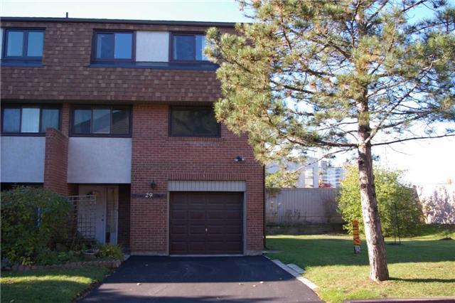 29 - 1051 Cedarglen Gate, Townhouse with 3 bedrooms, 3 bathrooms and 2 parking in Mississauga ON | Image 1