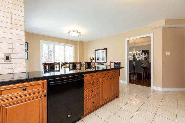 5171 Castlefield Dr, House detached with 4 bedrooms, 4 bathrooms and 6 parking in Mississauga ON | Image 3