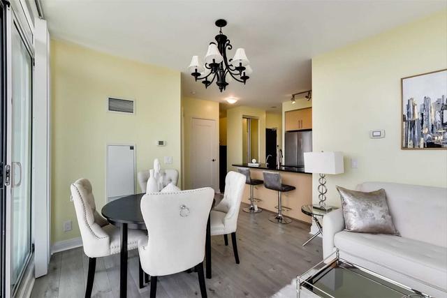 1005 - 825 Church St, Condo with 2 bedrooms, 2 bathrooms and 1 parking in Toronto ON | Image 6