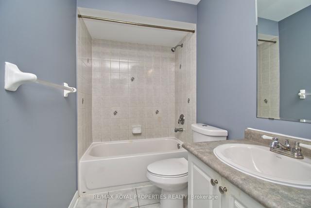 133 Baycliffe Dr, House detached with 4 bedrooms, 3 bathrooms and 4 parking in Whitby ON | Image 17