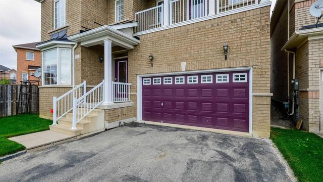 11 Moldovan Dr, House detached with 4 bedrooms, 4 bathrooms and 4 parking in Brampton ON | Image 2