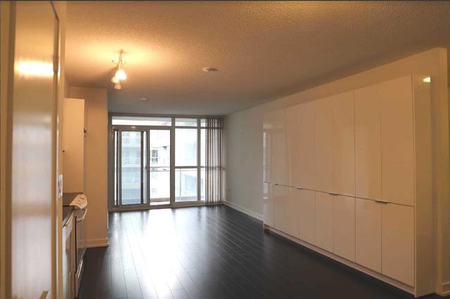 821 - 10 Capreol Crt, Condo with 1 bedrooms, 2 bathrooms and 1 parking in Toronto ON | Image 3