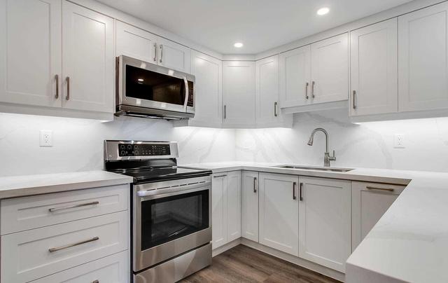 1401 - 130 Neptune Dr, Condo with 3 bedrooms, 2 bathrooms and 1 parking in Toronto ON | Image 7
