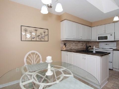 837 Lochness Cres, House detached with 3 bedrooms, 3 bathrooms and 4 parking in Oshawa ON | Image 3