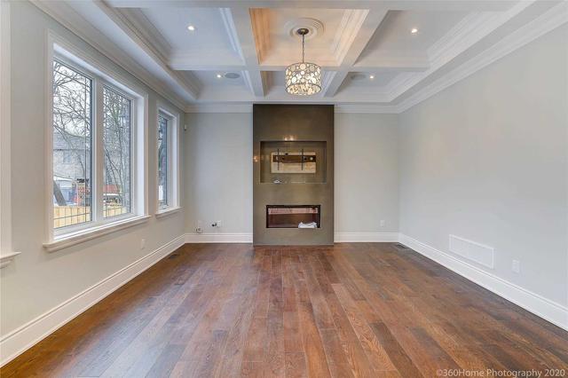 33 Starfire Dr, House detached with 4 bedrooms, 7 bathrooms and 4 parking in Toronto ON | Image 2