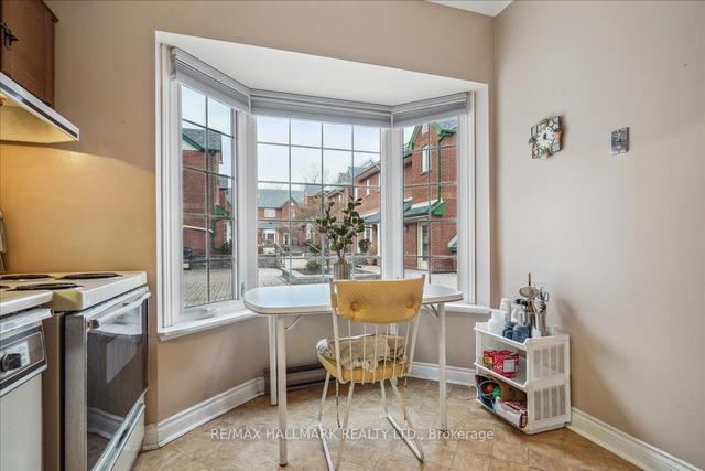 11 - 110 Mary St W, Townhouse with 3 bedrooms, 3 bathrooms and 1 parking in Whitby ON | Image 6