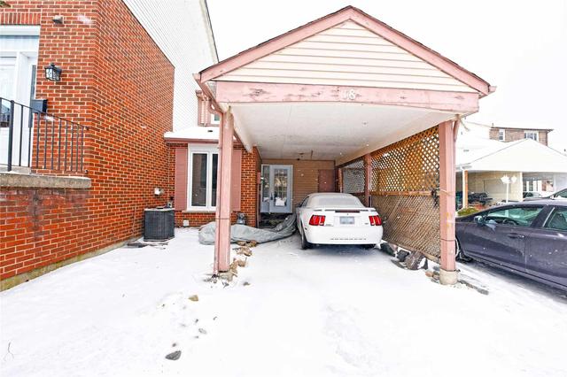 18 Sprucedale Crt, House attached with 3 bedrooms, 2 bathrooms and 2 parking in Brampton ON | Image 1