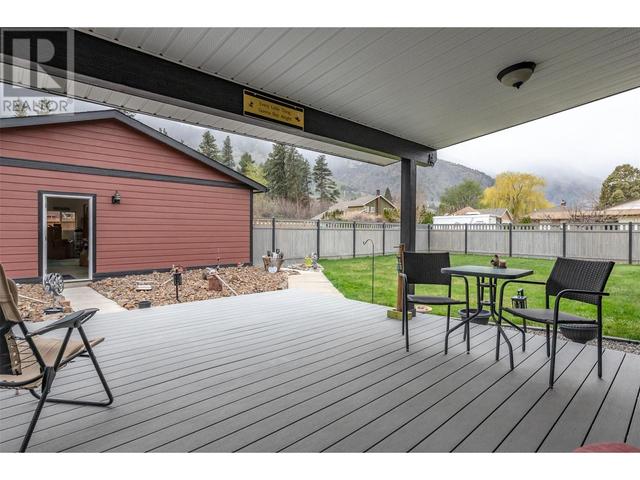 605 11th Avenue, House detached with 2 bedrooms, 1 bathrooms and 2 parking in Keremeos BC | Image 7
