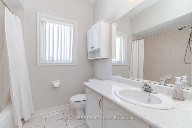 33 Stag's Leap Rd, House detached with 3 bedrooms, 3 bathrooms and 6 parking in Vaughan ON | Image 9