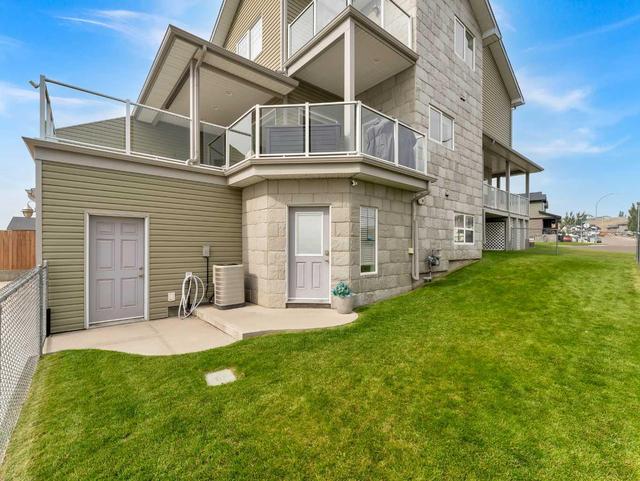 137 Ranchlands Boulevard Ne, Home with 3 bedrooms, 3 bathrooms and 2 parking in Medicine Hat AB | Image 3
