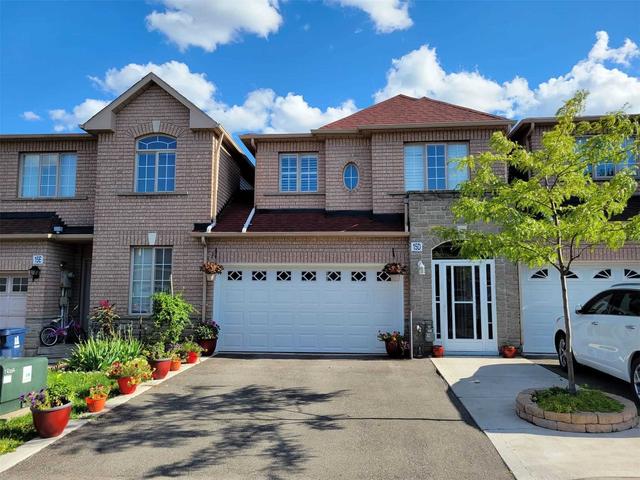 15d View Green Cres, House attached with 3 bedrooms, 3 bathrooms and 5 parking in Toronto ON | Image 1