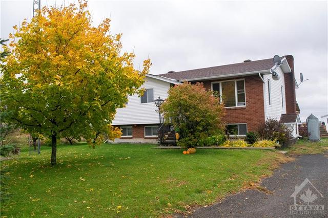 2660 St 2 Street, House detached with 3 bedrooms, 1 bathrooms and 10 parking in Alfred and Plantagenet ON | Image 9