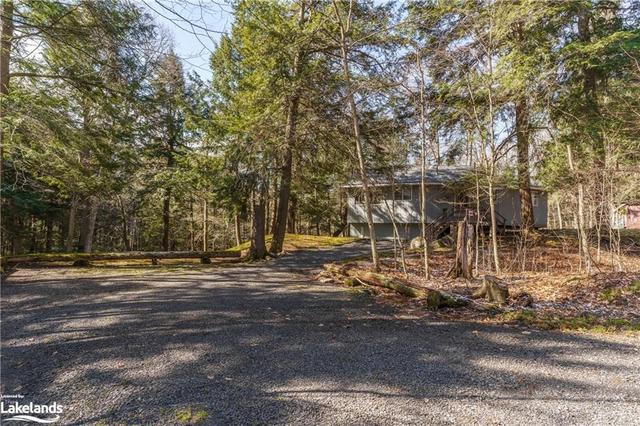 32 Maple Leaf Drive, House detached with 2 bedrooms, 1 bathrooms and 6 parking in Huntsville ON | Image 17