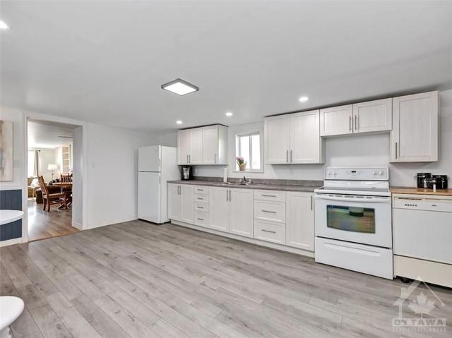 11482 Queen Street, House detached with 2 bedrooms, 2 bathrooms and 4 parking in North Dundas ON | Image 10