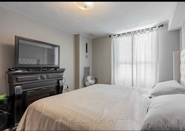 1402 - 177 Linus Rd E, Condo with 2 bedrooms, 1 bathrooms and 1 parking in Toronto ON | Image 3