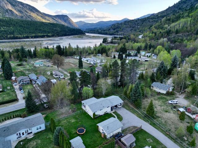 109 12th Avenue, House detached with 4 bedrooms, 2 bathrooms and null parking in Kootenay Boundary B BC | Image 48